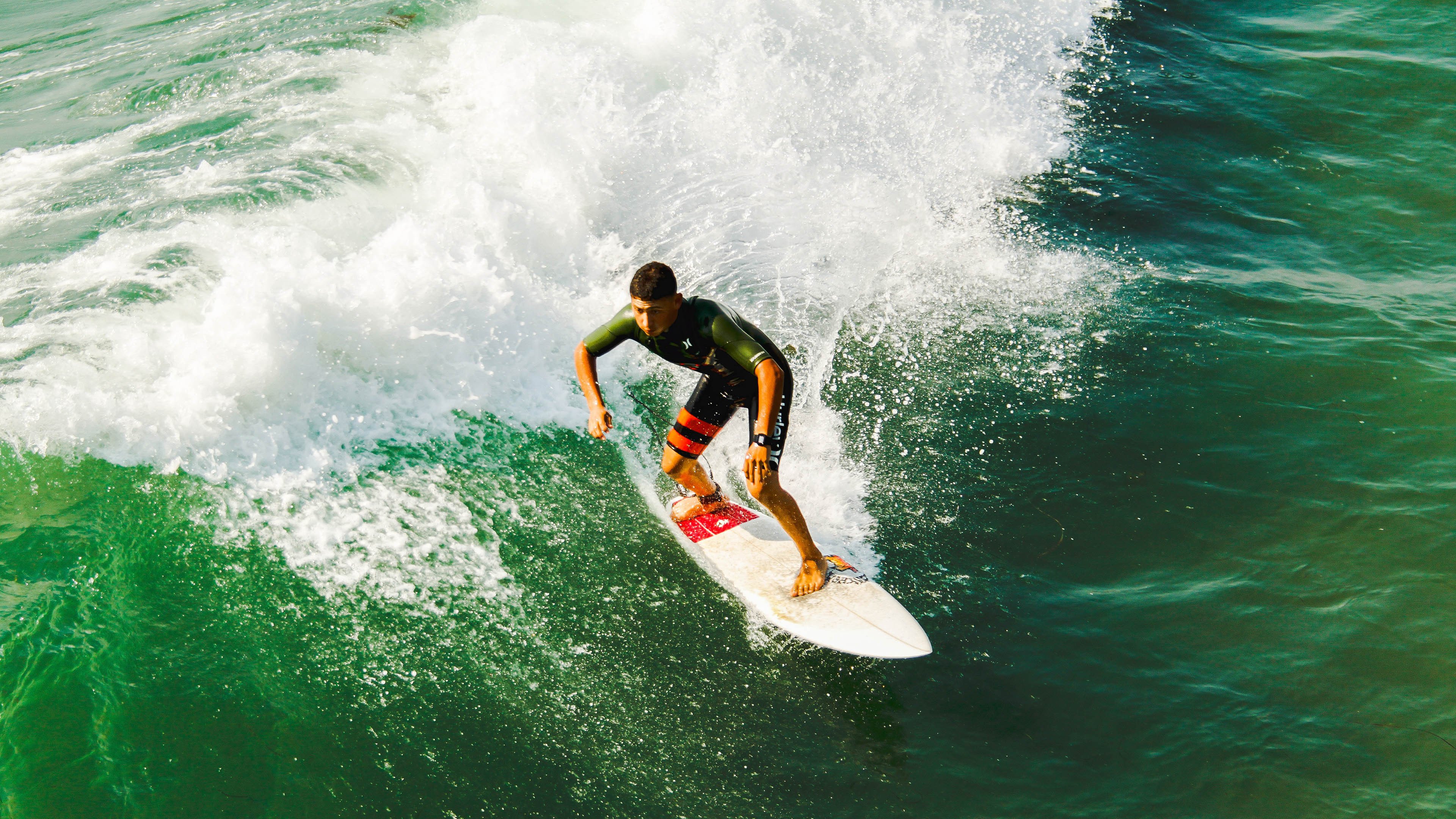 吉林队对阵开拓者，霍勒迪在压力下完成爆发，诠释篮球的坚韧与荣耀